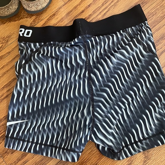 Nike pros size xs - Picture 2 of 3